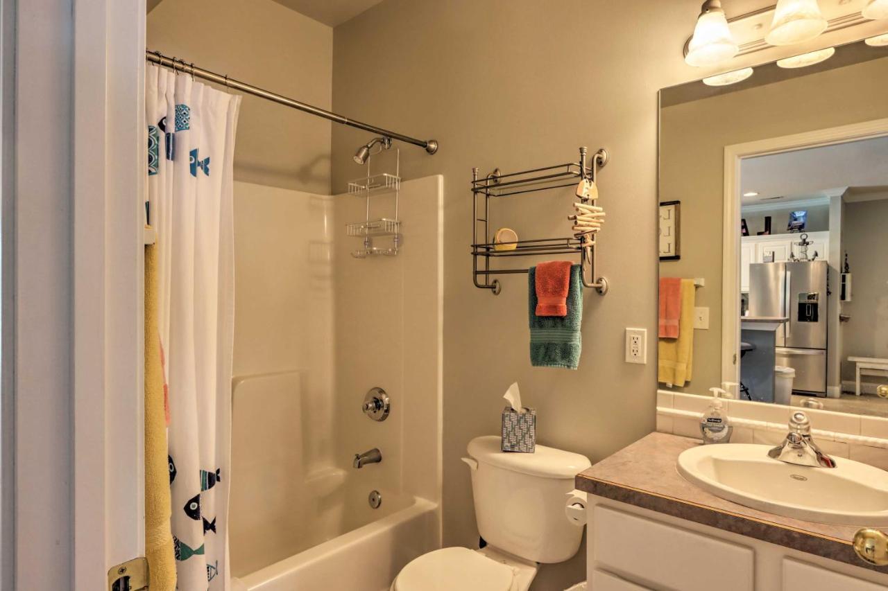 Lakefront Ozark Condo With Balcony And Seasonal Pool! Camdenton Exterior photo